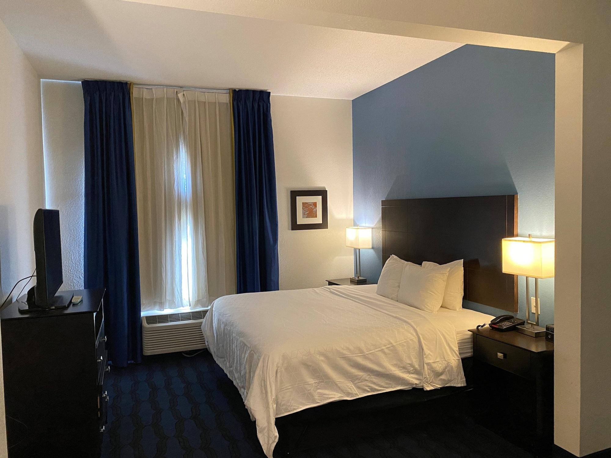 Holiday Inn Express St. Louis Arpt - Maryland Hgts, An Ihg Hotel Maryland Heights Exterior photo