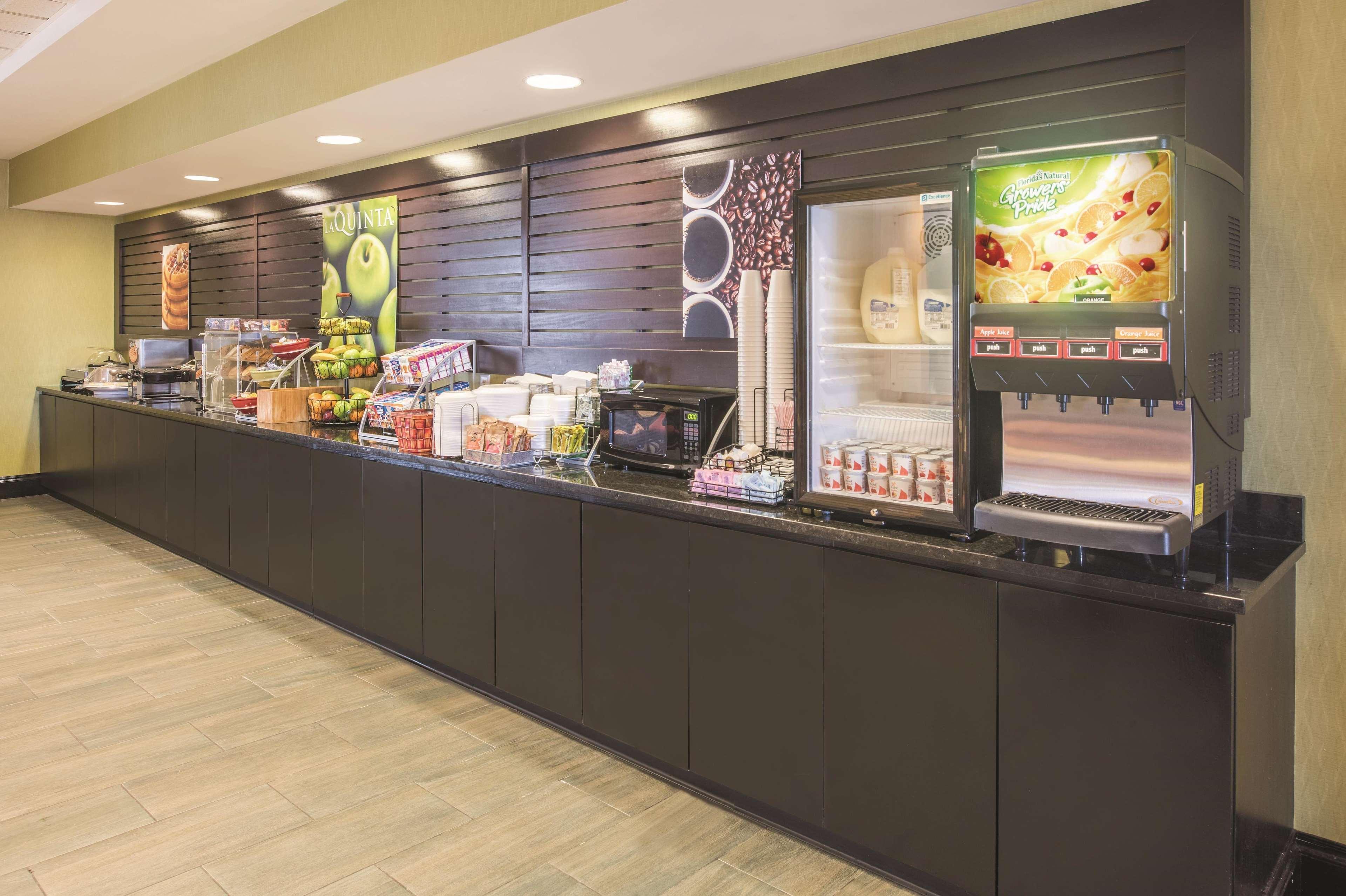 Holiday Inn Express St. Louis Arpt - Maryland Hgts, An Ihg Hotel Maryland Heights Exterior photo
